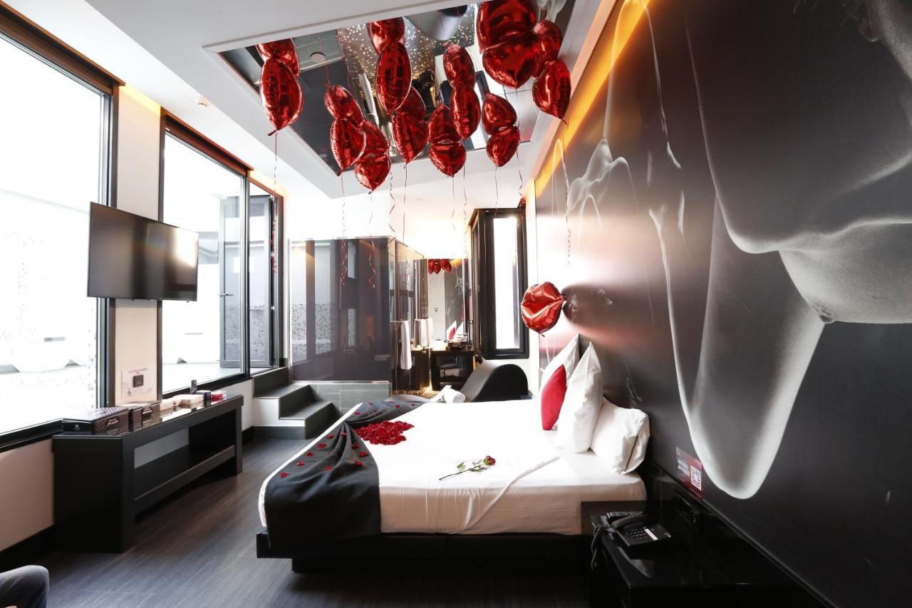 Hotel Loob Madrid (Adults Only) ตอร์เรคอน เด อาร์ดอซ ภายนอก รูปภาพ