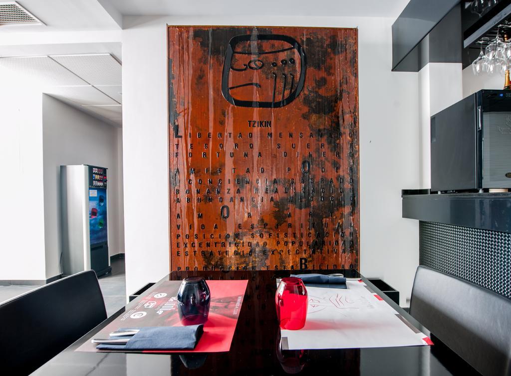 Hotel Loob Madrid (Adults Only) ตอร์เรคอน เด อาร์ดอซ ภายนอก รูปภาพ