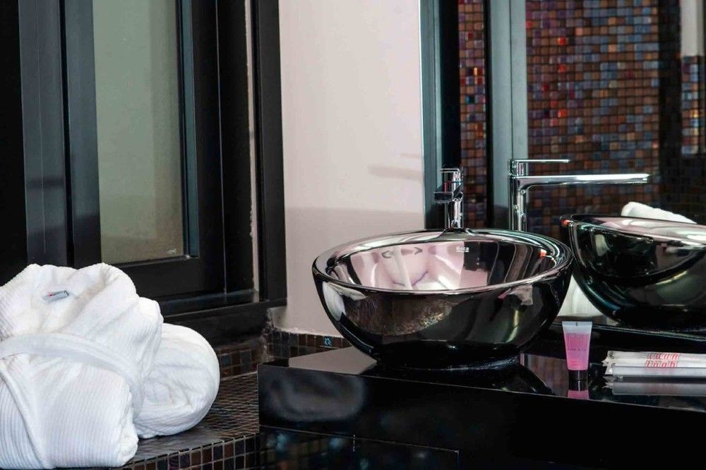 Hotel Loob Madrid (Adults Only) ตอร์เรคอน เด อาร์ดอซ ภายนอก รูปภาพ